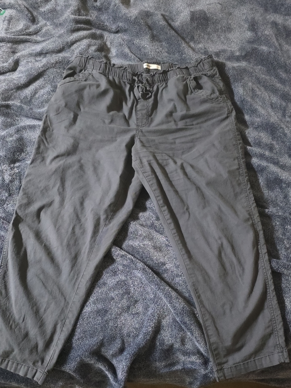 Sonoma Women's Elastic Waist Cropped Pants in Charcoal